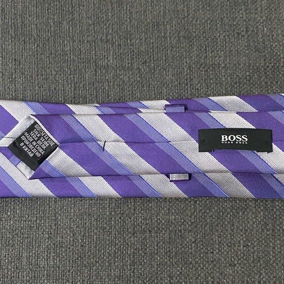 EUC Mens Hugo Boss tie. Worn only once to an event. 100% silk - Picture 2 of 2